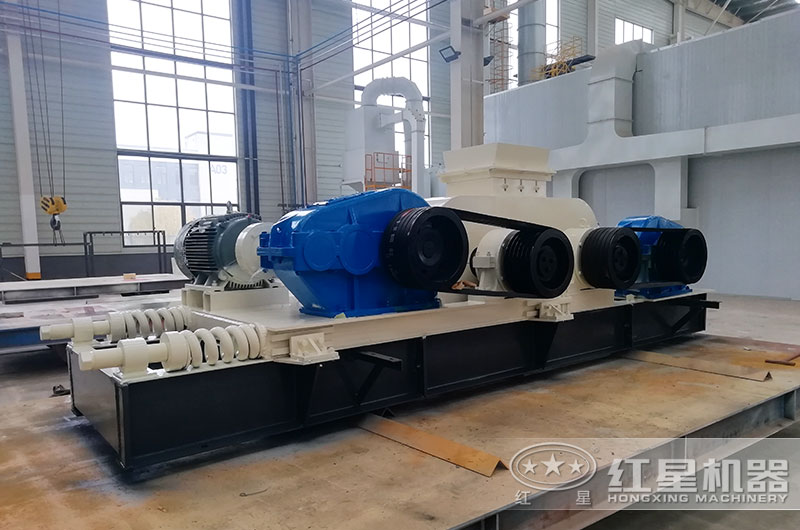 大型全液壓對輥制砂機(jī)車間實拍