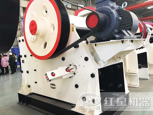 新一代CJ歐版顎式破碎機憑借高產(chǎn)、低耗迅速走紅市場