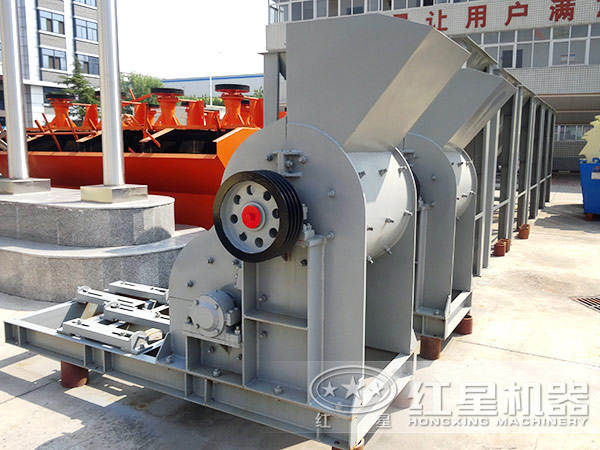 大塊煤怎么弄碎？無(wú)篩底雙級(jí)粉碎機(jī)來(lái)幫忙