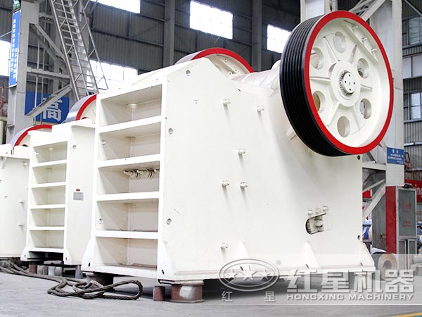 粉碎花崗巖選用750顎破機，效果不錯，性價比更高