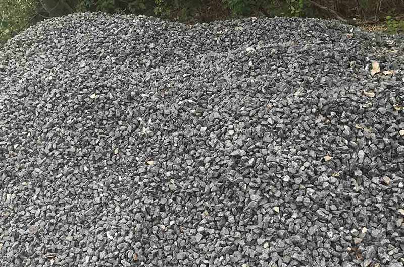 鋪路、修路用的瓜子石破碎機(jī)多少錢一套