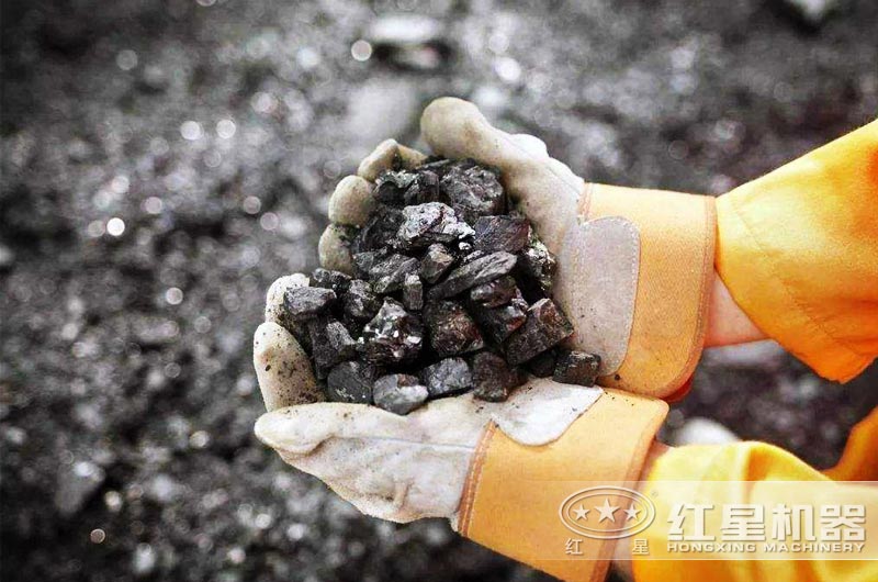 破碎鐵礦石選用哪種破碎機(jī)好？（時(shí)產(chǎn)要求在100-300噸 ）
